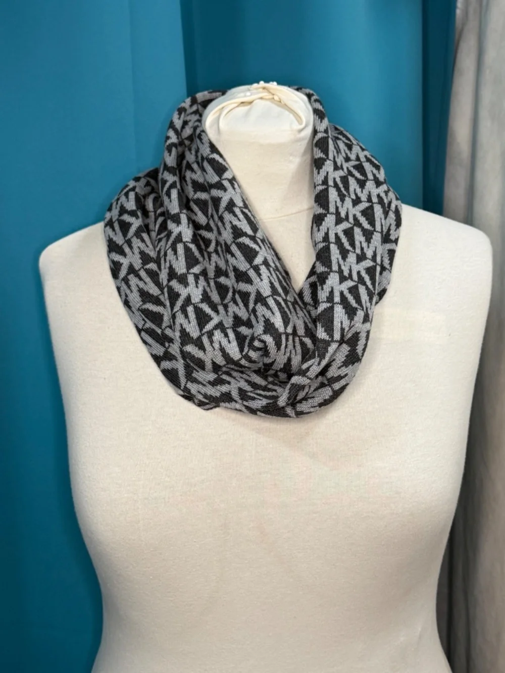 Michael Kors MK Logo Scarf & Headband Set | 2016 | O/S | Black & Gray
